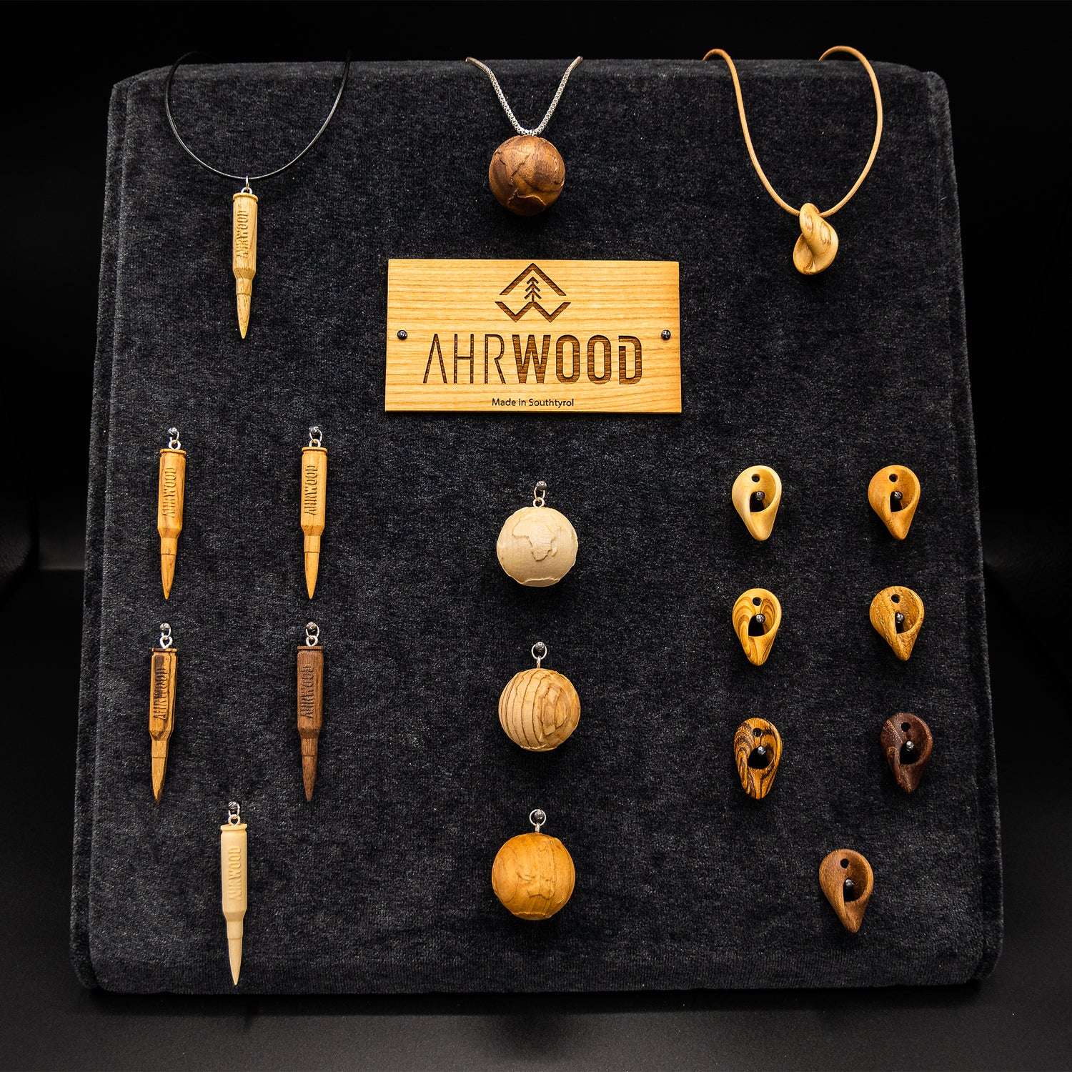 High-quality wooden necklaces - INSURGENT